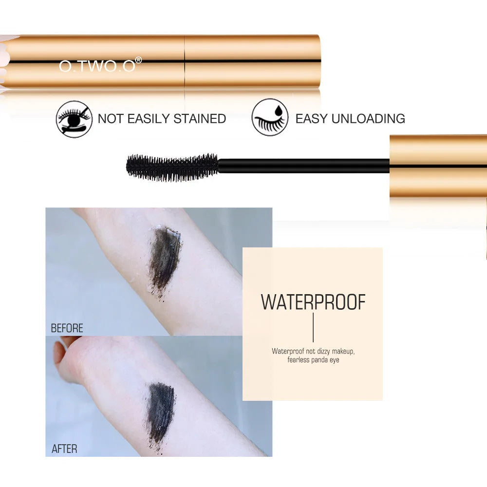 حقق رموشا درامية مرفوعة مع O.TWO. ماسكارا O Professional Volume Cured Lashes. هذه التركيبة المقاومة للماء توفر قوة تجعيد وزيادة الحجم فورية