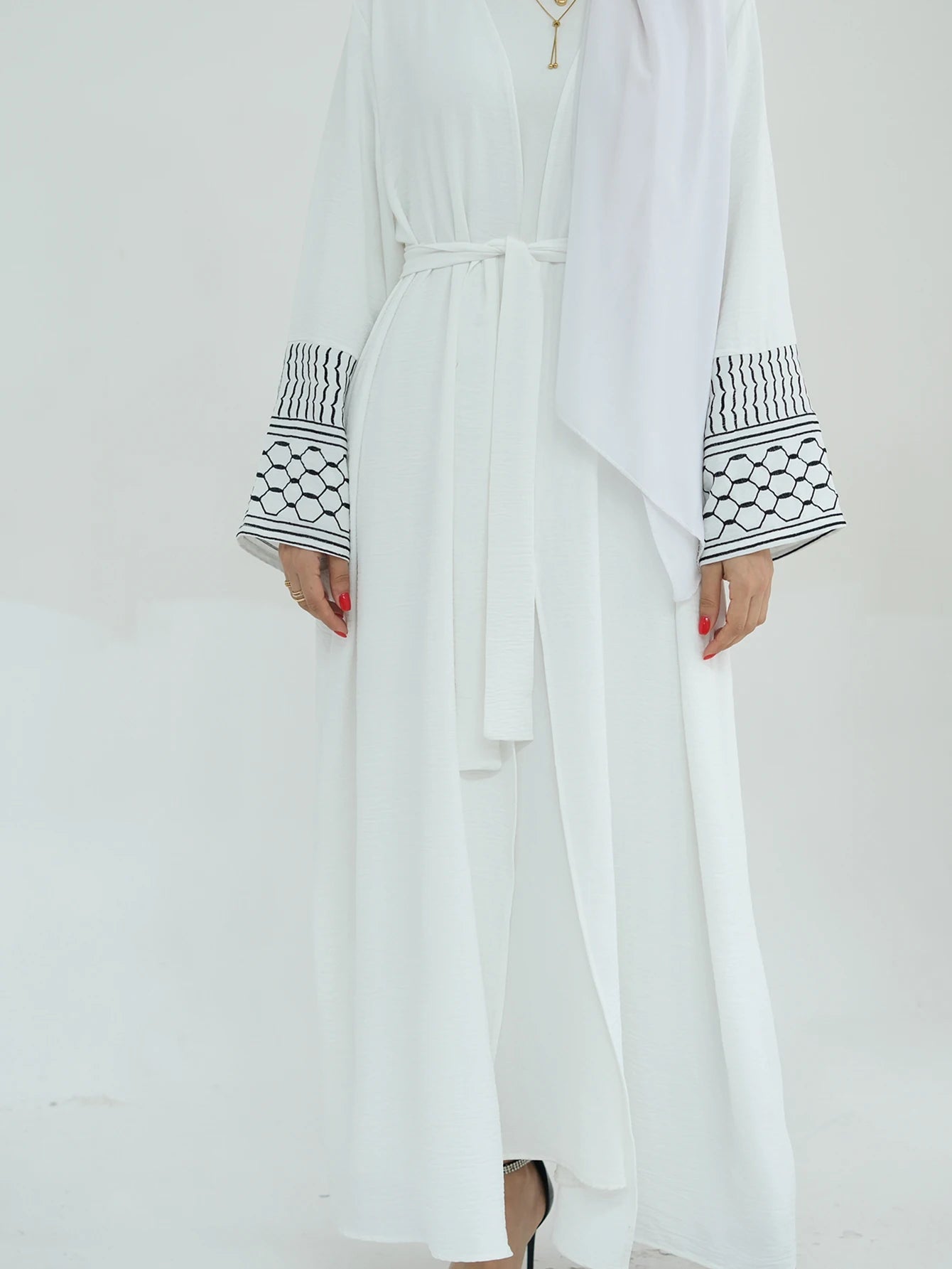 تجمع بين الأناقة والراحة لتناسب أجواء السعودية وتركيا، مع تفاصيل تطريز فريدة تضيف لمسة عصرية