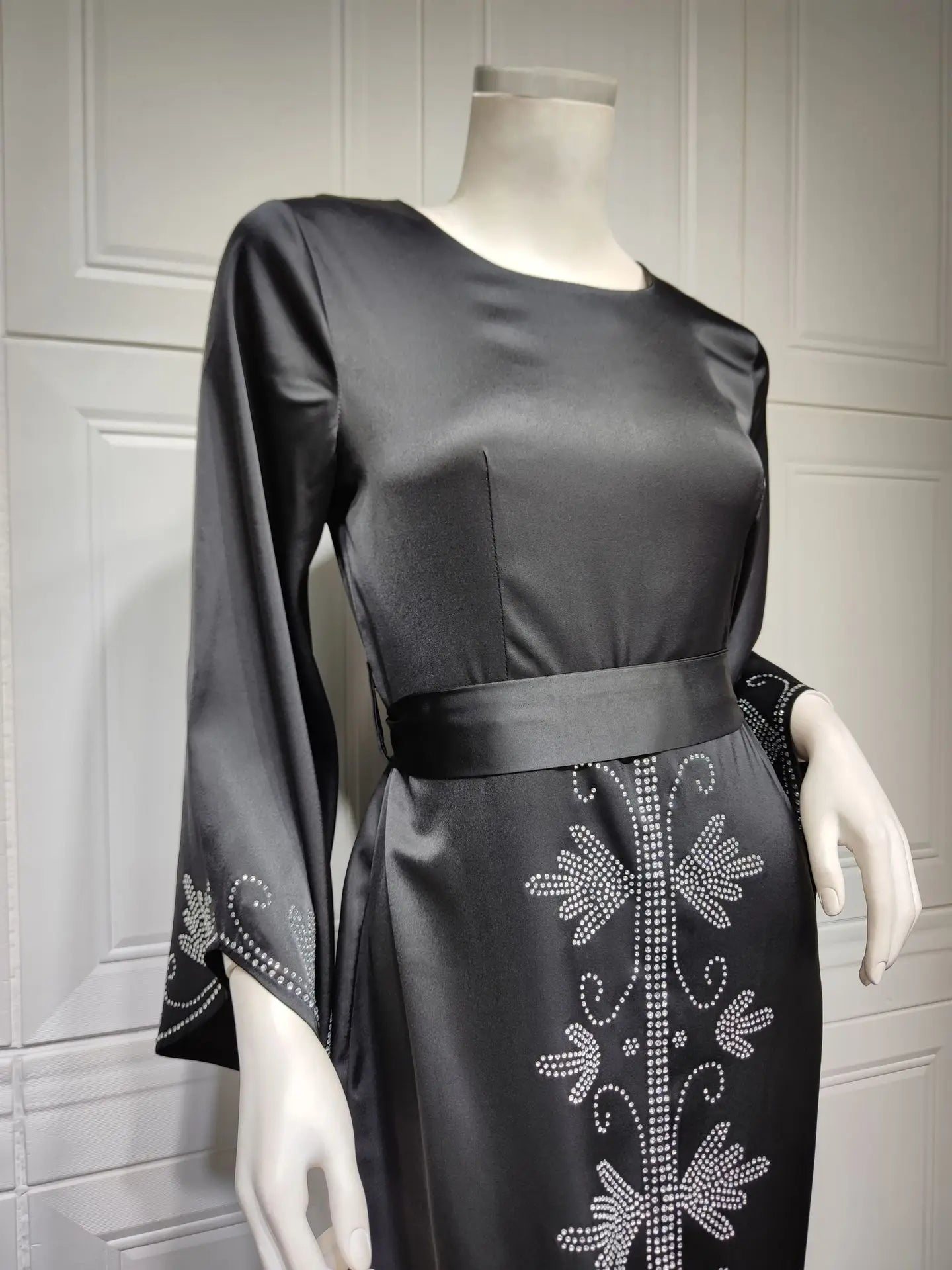 Elegant Satin Evening Gown Muslim Dress Women Abaya Long Sleeve Turkish Dresses Stylish Diamond Women Maxi Dress Dubai Kaftan