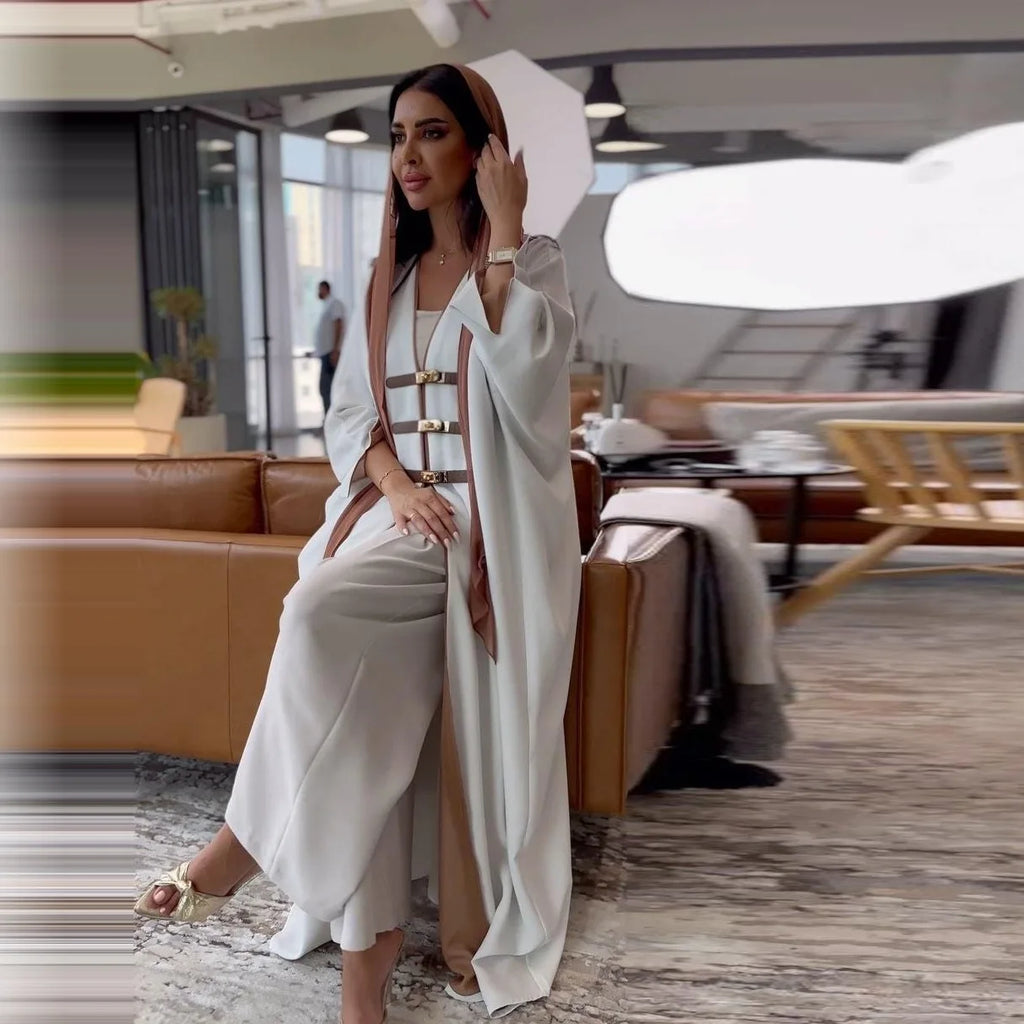 أضف لمسة مميزة إلى خزانة ملابسك مع أبابة كيمونو جلدية أنيقة، مصممة خصيصاً للنساء .