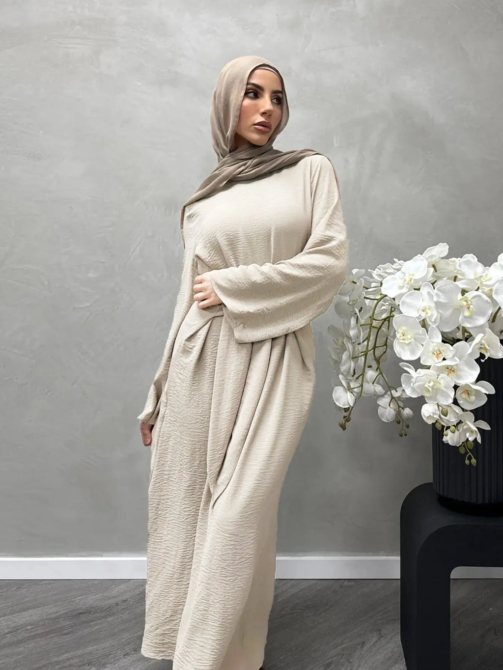 تألقي بأناقة  مع هذه العباءة  بتصميم  جميل  مستوحاة من الطراز التركي الأنيق.