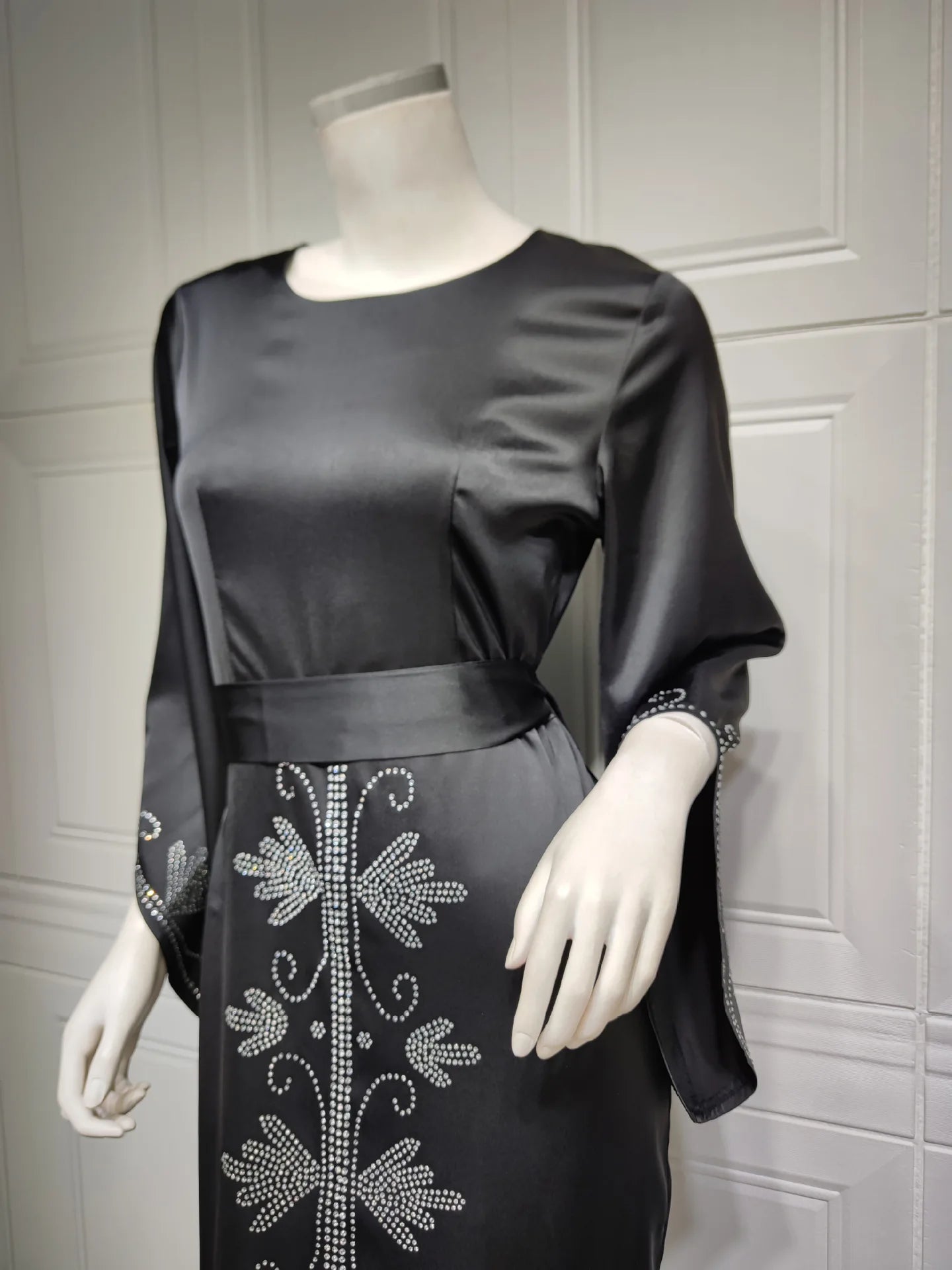 Elegant Satin Evening Gown Muslim Dress Women Abaya Long Sleeve Turkish Dresses Stylish Diamond Women Maxi Dress Dubai Kaftan