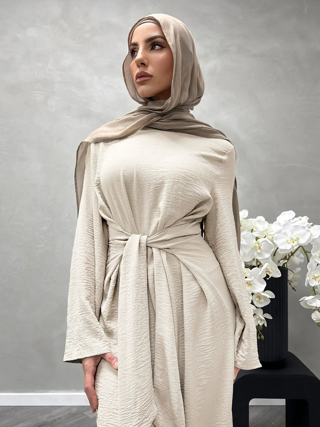 تألقي بأناقة  مع هذه العباءة  بتصميم  جميل  مستوحاة من الطراز التركي الأنيق.