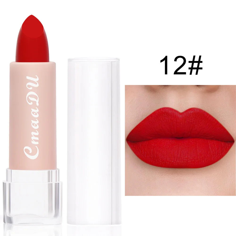 أحمر الشفاه السائل من CmaaDu 15Color Pro يقدم تغطية غنية ومطفأة مع ملمس ناعم وخفيف بفضل تركيبته التي تحتوي على زيت خفيف.