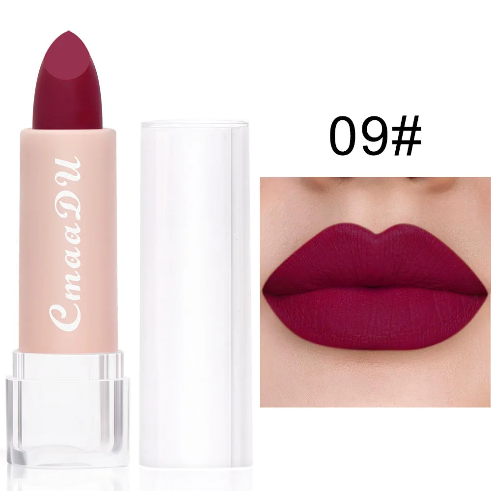 أحمر الشفاه السائل من CmaaDu 15Color Pro يقدم تغطية غنية ومطفأة مع ملمس ناعم وخفيف بفضل تركيبته التي تحتوي على زيت خفيف.