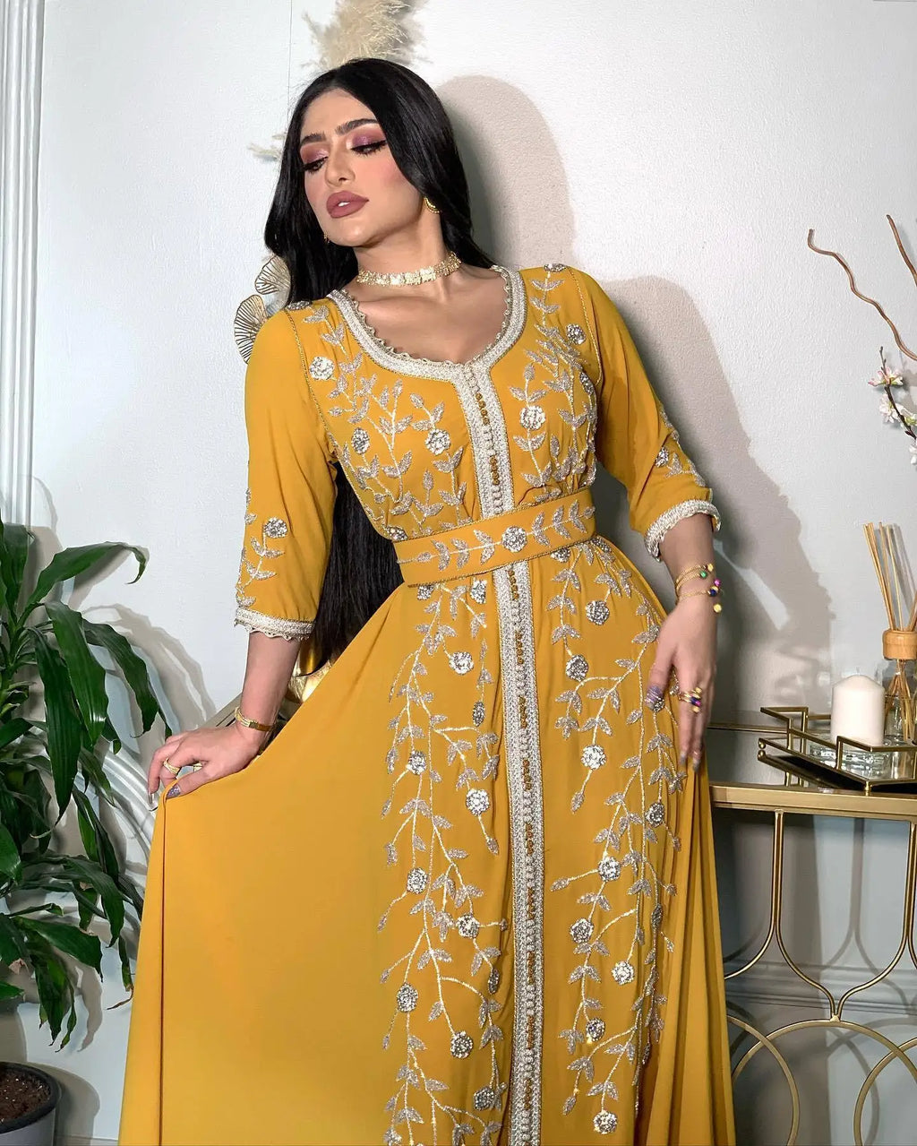 ارفع من مستوى احتفالاتك بعيد ورمضان مع هذه الجلابية المستوحاة من المغرب، المصممة خصيصا للمرأة المسلمة العصرية.