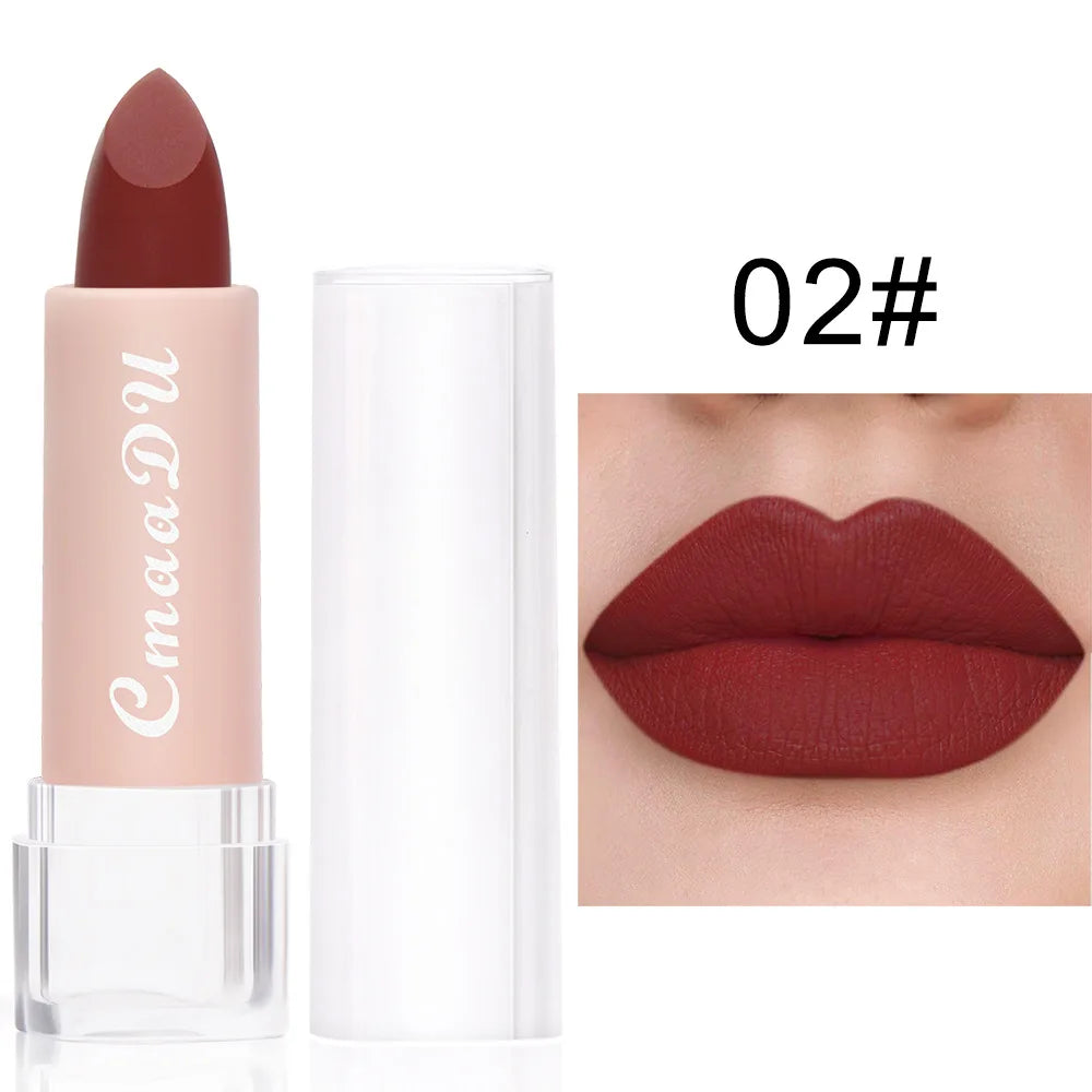 أحمر الشفاه السائل من CmaaDu 15Color Pro يقدم تغطية غنية ومطفأة مع ملمس ناعم وخفيف بفضل تركيبته التي تحتوي على زيت خفيف.