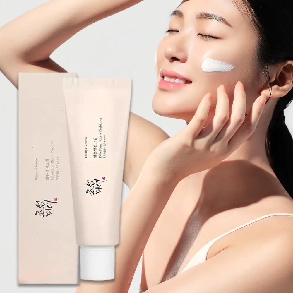 واقي شمس بالأرز والبروبيوتيك SPF50+ – حماية وترطيب يومي ☀️✨