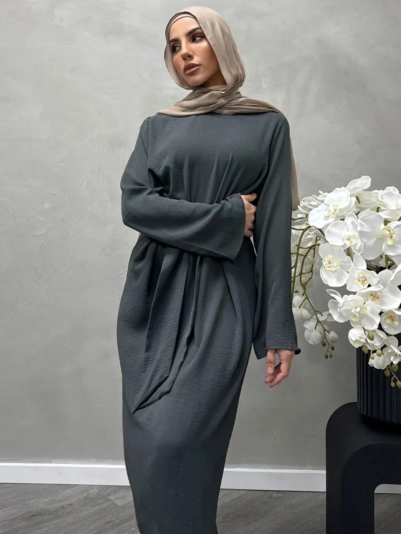 تألقي بأناقة  مع هذه العباءة  بتصميم  جميل  مستوحاة من الطراز التركي الأنيق.