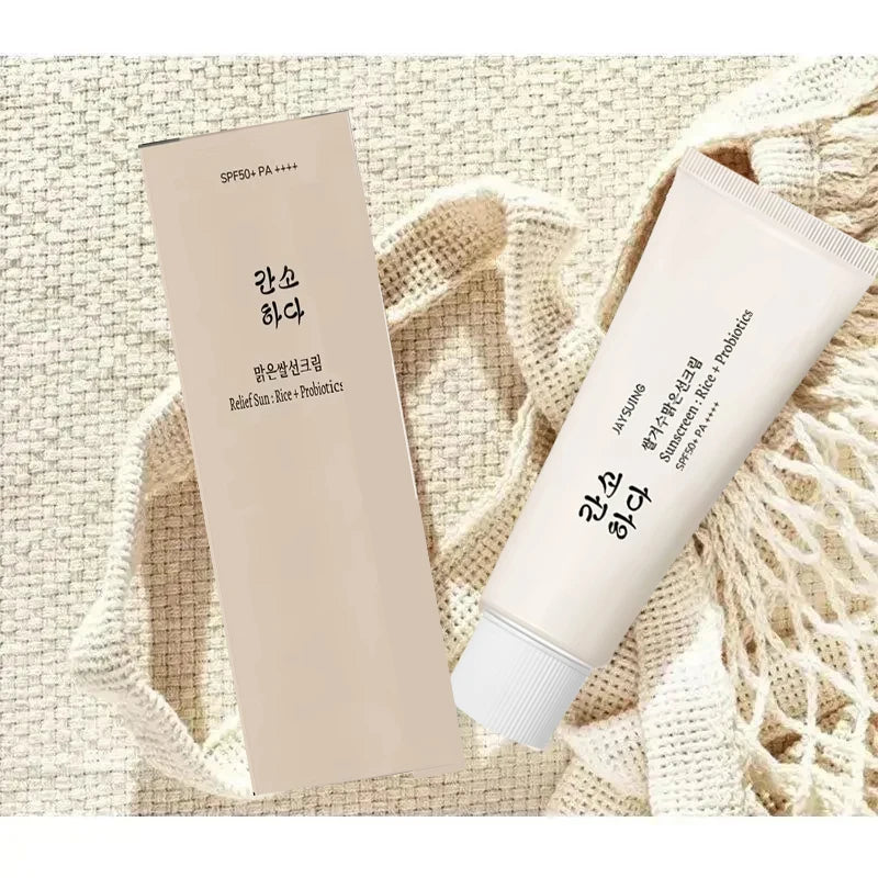 واقي الشمس بروبيوتيك من الأرز الكوري SPF50+ يقدم حماية فعالة وعالية ضد أشعة الشمس الضارة، مع تركيبة مرطبة وناعمة تحافظ على توازن البشرة.
